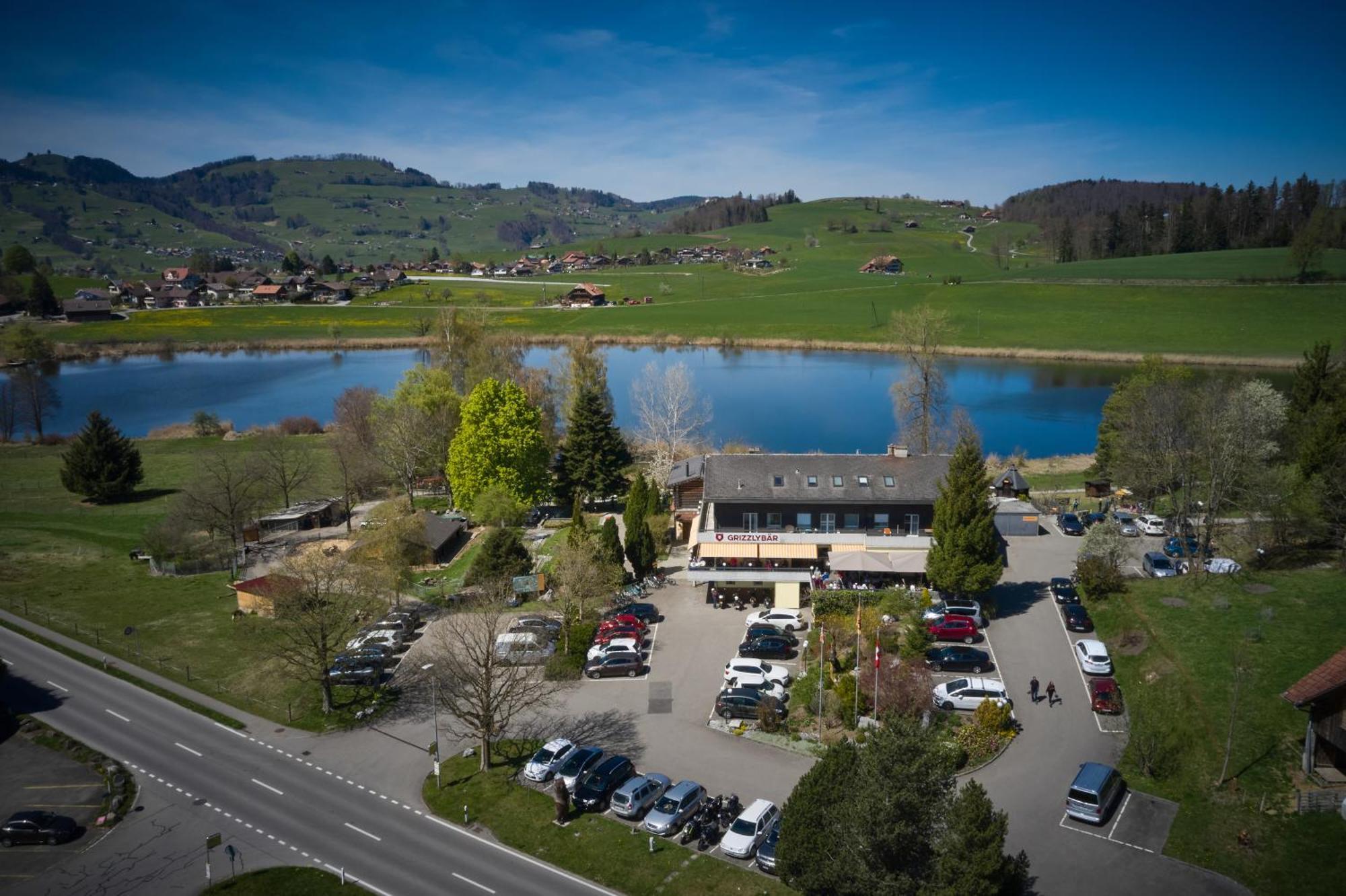 Erlebnisland Grizzlybaer Hotel Langenbuhl ภายนอก รูปภาพ